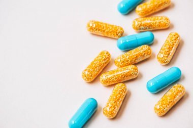 白色塑料醫(yī)用膠囊特寫鏡頭