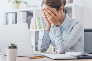 強調成人女實業(yè)家覆蓋面與手在辦公室
