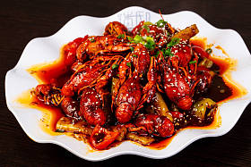 酱煮小龙虾堆图片