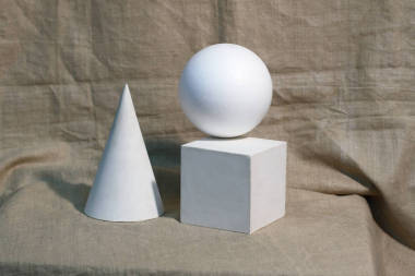 用石膏繪制幾何圖形的靜物教學(xué)