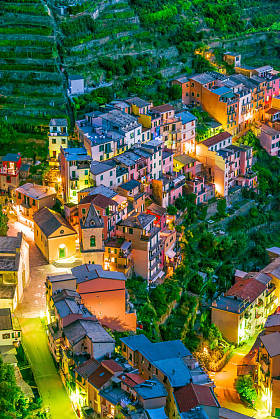 风景如画的城市马纳罗拉, 在斯培西亚省, 利古里亚, 意大利