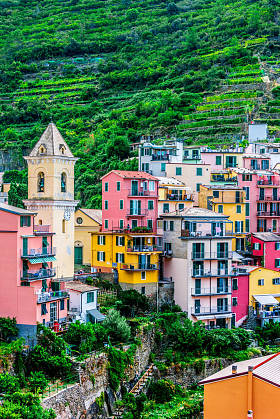 风景如画的城市马纳罗拉, 在斯培西亚省, 利古里亚, 意大利