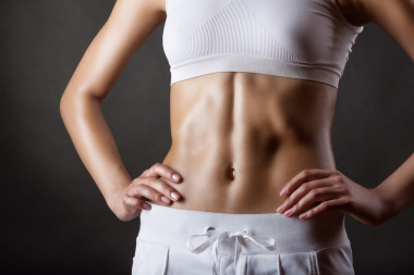 年輕的田徑女子照片