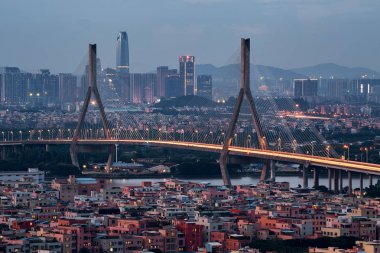中国广东省广州市番禺区桥过河