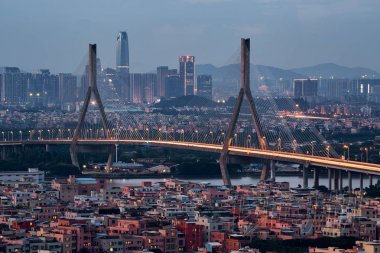 中國廣東省廣州市番禺區(qū)橋過河