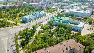 鄂木斯克國家學術戲劇劇院。鄂木斯克美術文學藝術博物館。俄羅斯, 從德龍