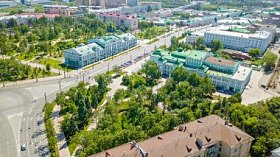 鄂木斯克国家学术戏剧剧院。鄂木斯克美术文学艺术博物馆。俄罗斯, 从德龙