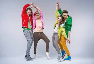 兩個嘻哈風(fēng)格夫婦一起跳舞