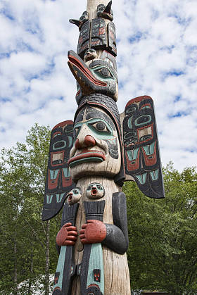 位于阿拉斯加凯奇坎的华丽图腾柱
