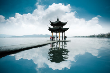 中国古代亭子在西湖图片