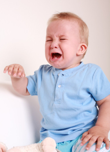 哭泣的嬰兒圖片