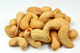 烤的腰果图片