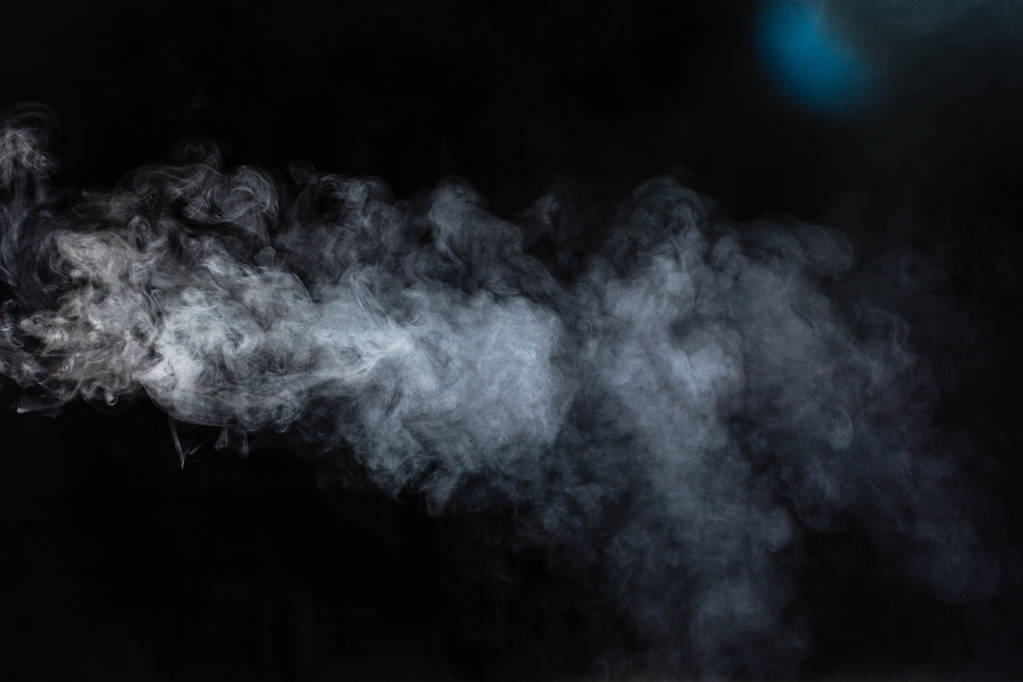 黑色背景上的白烟 黑色背景上的白烟