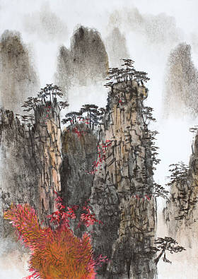 秋季山景观与雾图片