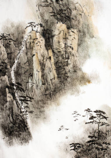 山間樓梯和霧圖片