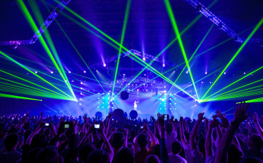 剪影和音樂(lè)家音樂(lè)會(huì)和光線圖片