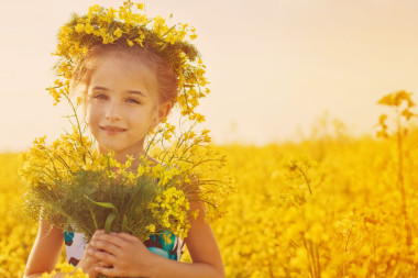 微笑女孩強奸字段中