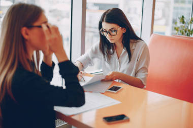 女企業(yè)家在辦公室