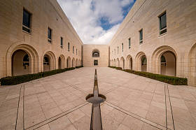 在耶路撒冷市的道路和美丽的桥梁。以色列。中东地区