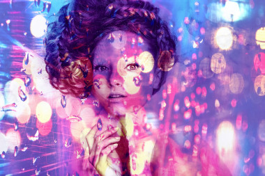 與壯麗的頭發(fā)在云海中游蕩的浪漫之美。數(shù)碼繪多彩多姿的流行藝術(shù)肖像