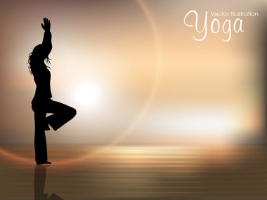 在瑜伽姿勢(shì)自然背景上的人體輪廓。10 eps