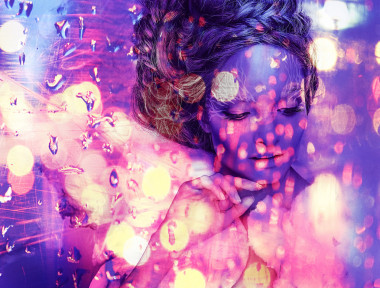 與壯麗的頭發(fā)在云海中游蕩的浪漫之美。數(shù)碼繪多彩多姿的流行藝術(shù)肖像