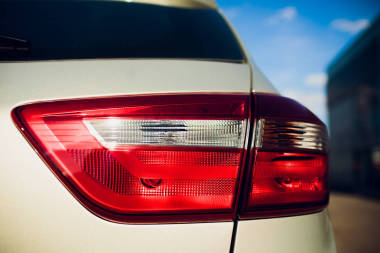 背光與明亮的反射自動(dòng)身體