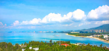美麗的景色的瀉湖與白色的沙子和棕櫚樹, 綠松石海。從頂部查看