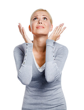 祈祷的女孩照片