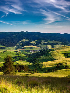 From the villages of Spis Magura and Velky Lipnik in the Mountains of Wysoki Vitch (Slashtshavsky). Mount Pineni, Slovakia