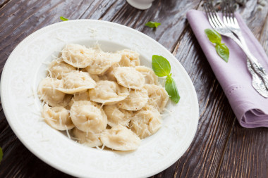 餛飩和帕爾馬干酪芝士圖片