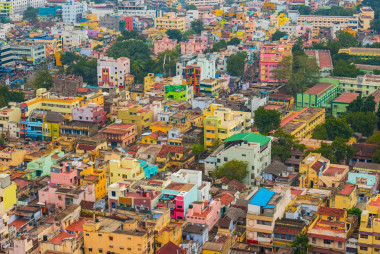 在擁擠的印度城市 trichy 多彩家園