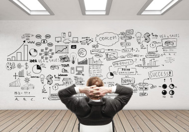 一位男士的業(yè)務(wù)戰(zhàn)略圖片