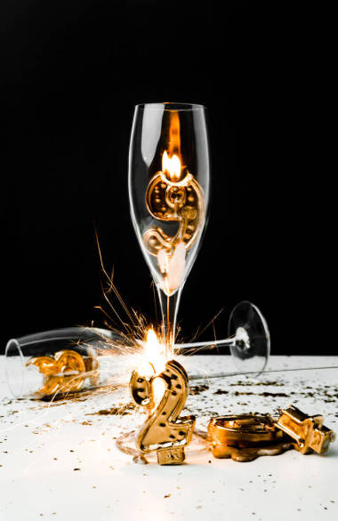 特写镜头的眼镜, 火花和黄金2019年数字黑色