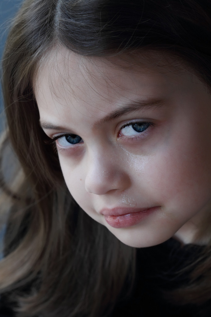 小女孩哭了 小女孩哭了