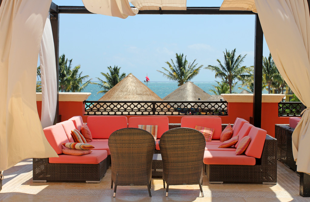 与藤沙发露台图片