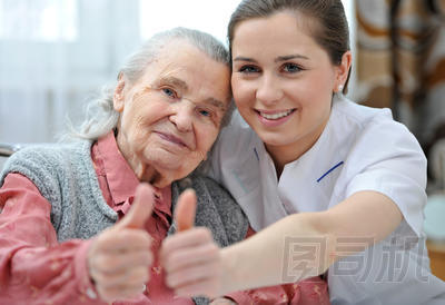 美元在黑色口袋里的鈔票圖片