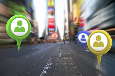 綠色應(yīng)用符號(hào)對(duì)模糊的紐約街道