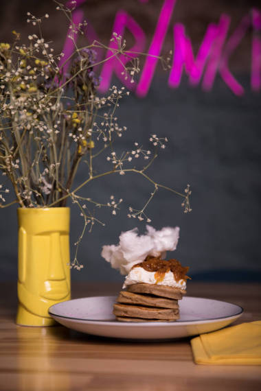 餐廳菜肴。盤子里有美麗美味的食物