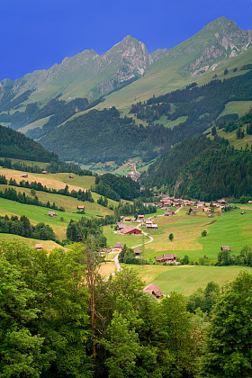 近格鲁耶尔瑞士