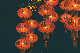 中国灯具在夜空中飞走, 广州, 中国