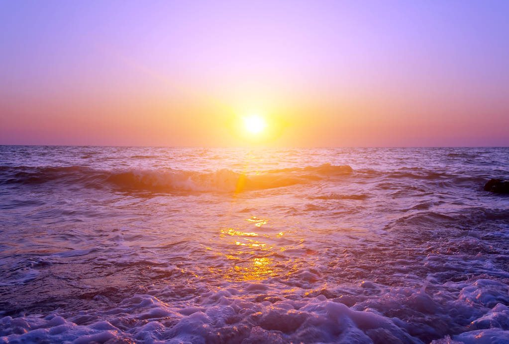 美丽的阳光海洋早晨景观自然日出春天概念 美丽的阳光海洋早晨景观自然日出春天概念