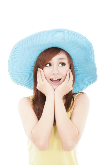 驚訝年輕女子看邊圖片