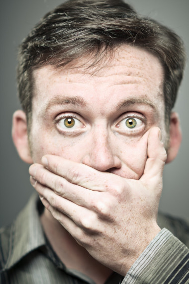 交嘴自我检查肖像图片