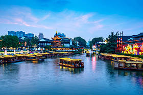 南京孔子寺风景区和秦淮河.人们来了位于中国江苏省南京