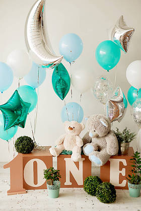 生日1年蛋糕粉碎装饰照片