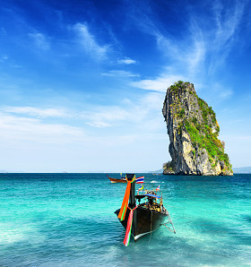 清澈的水和蓝天