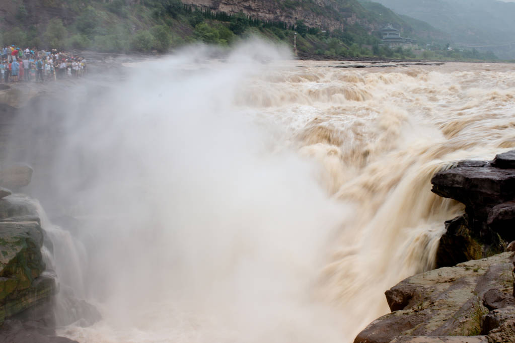 2014年8月5日山西省济县黄河湖口瀑布之见.  2014年8月5日山西省济县黄河湖口瀑布之见.