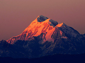 三个密切山峰