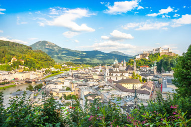 美麗的景色與圣弗朗西斯在春天、 薩爾茨堡州、 奧地利薩爾茨堡歷史性城市的